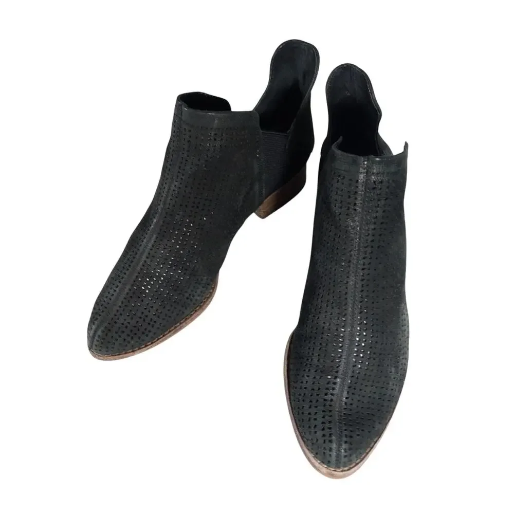 VINCE CAMUTO! BLACK GENUINE SUEDE LEATHER PERFORATED FINISH ANKLE BOOTS! SZ 5.5M